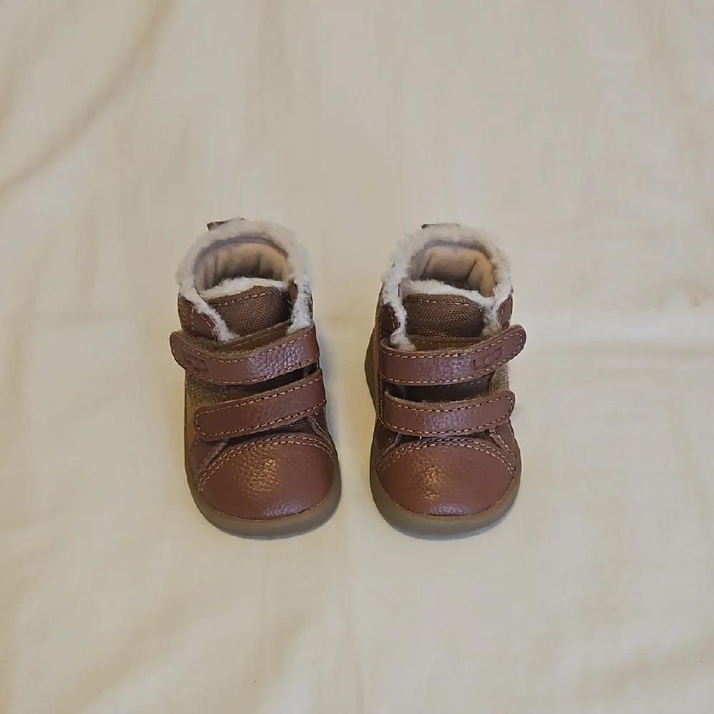 Unisex Baby Chestnut UGG Tan Baby Shoes with Faux Fur Trim
